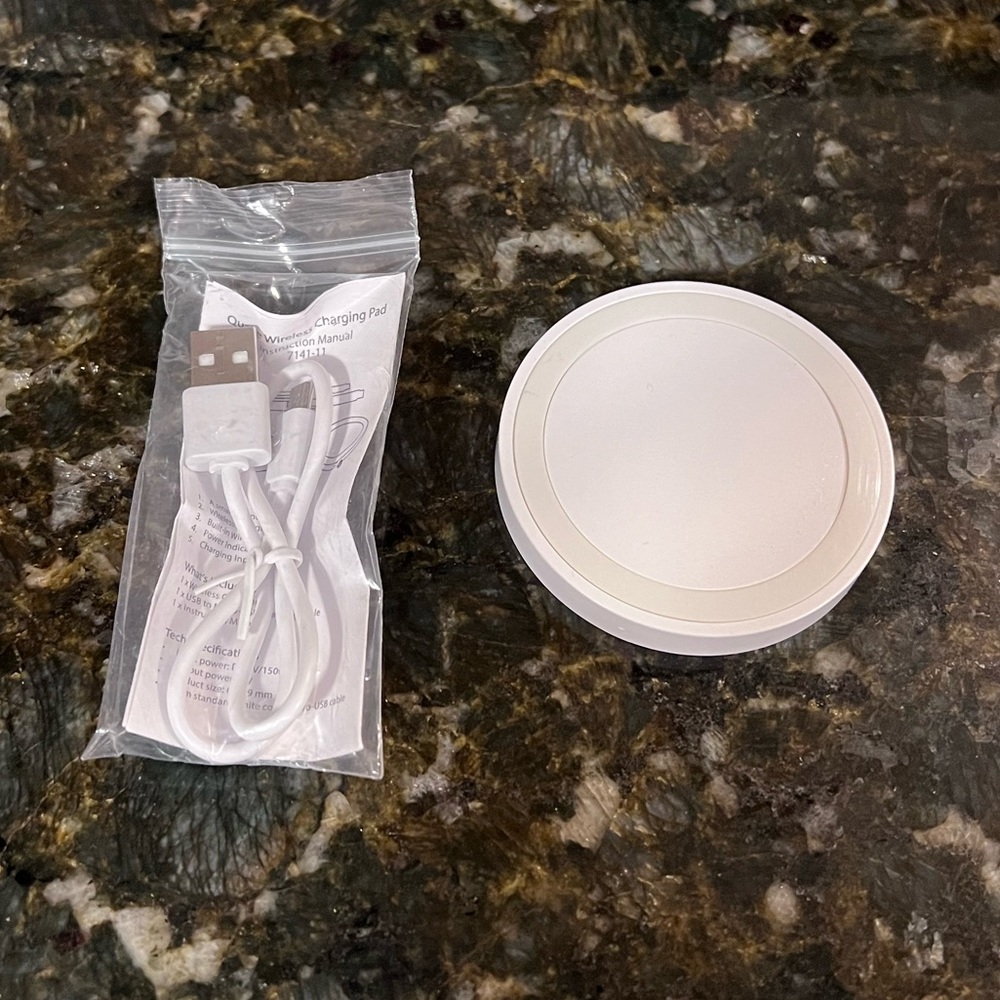 Quake wireless charging pad
